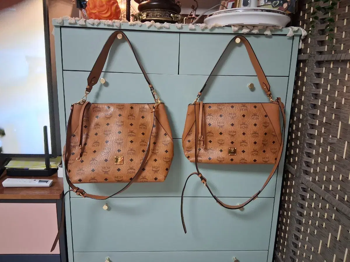 https://media.bunjang.co.kr/product/417310389_1_1782942927_w{res}.jpg
